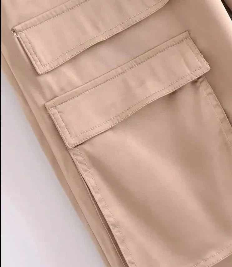 Calça Cetim Preta Bolsos